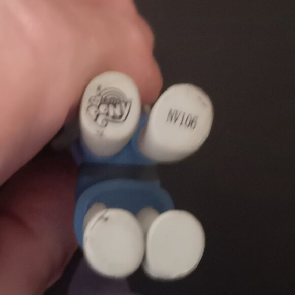 A Collection of 7 My Little Pony Figurines Approximate 2" to 3" Tall - Picture 12 of 12